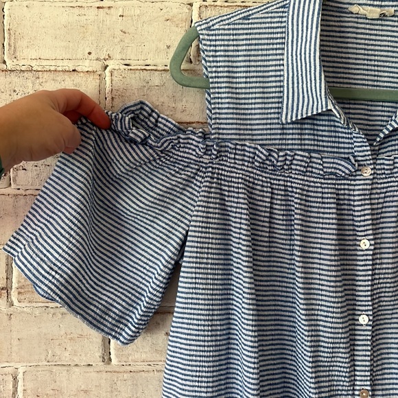 June and delancey cold shoulder blue/white striped button down. Size XL. EUC - Picture 2 of 8